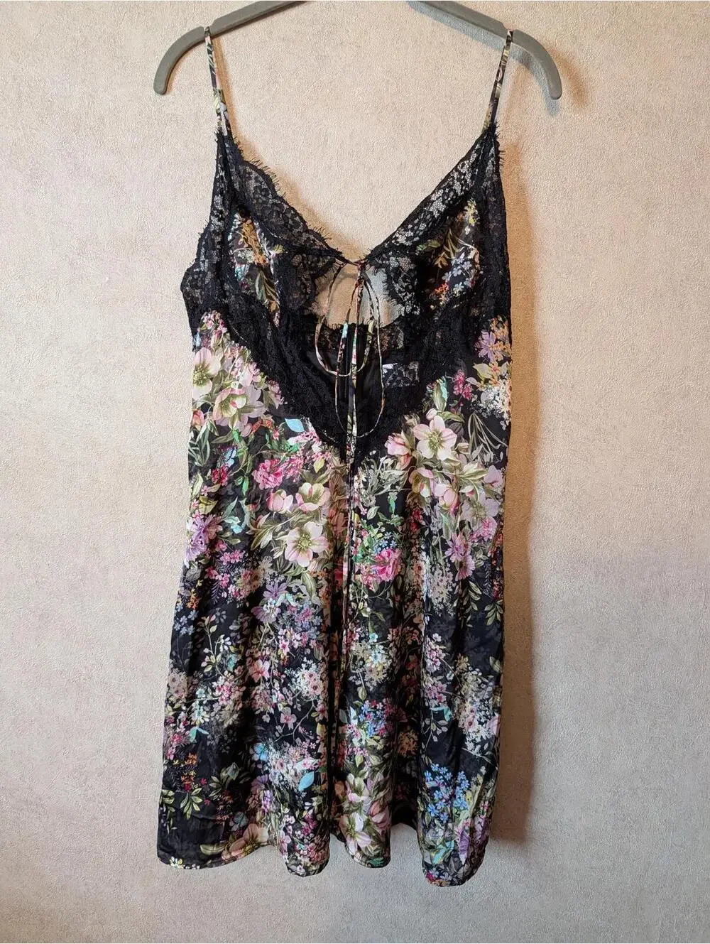 MISS CIRCLE Tehila black floral lace mini dress sz M - Picture 2 of 5